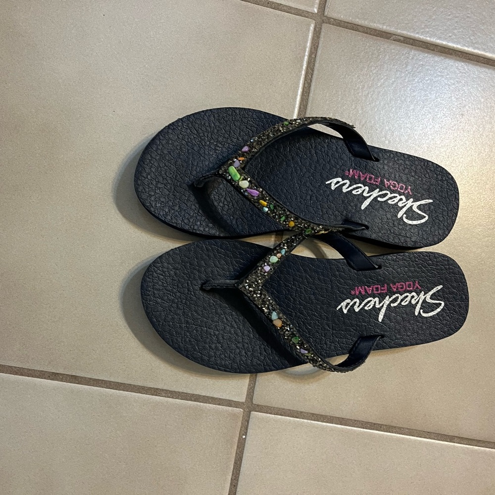 Sketchers Yoga Foam Sandals size 6